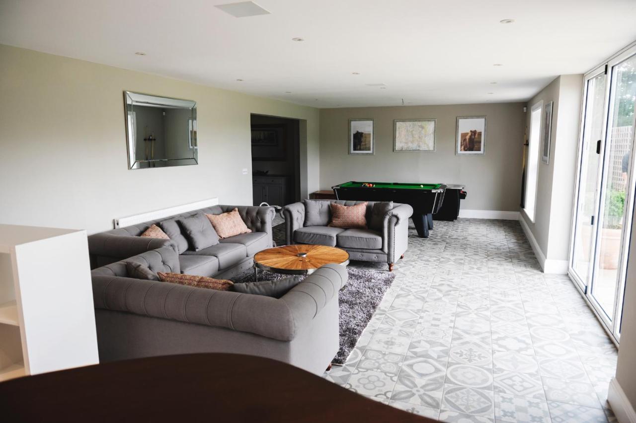 Large Country House - Hot Tub - Pool Table - Bbq - 5 Bedrooms - Log Burner Three Legged Cross Exterior photo